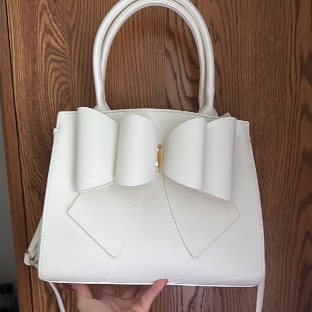 Elegant White Bow Handbag - Picture 4 of 6
